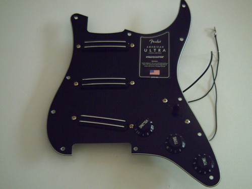 Fender stratocaster pickguard - fender,